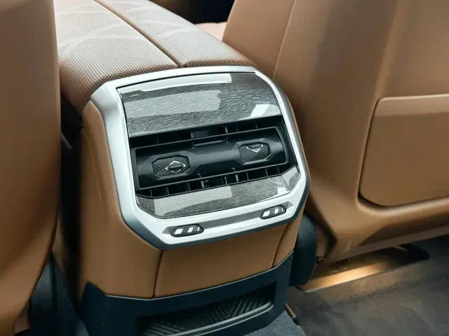 BMW i7 — Фото автомобиля 21