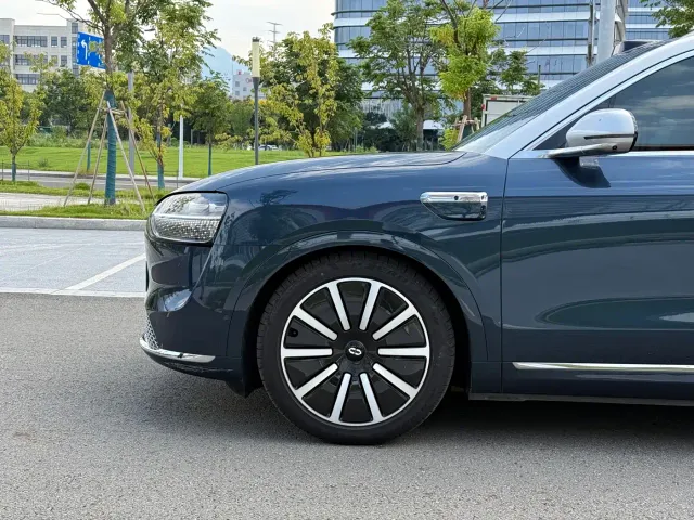 Aito M9 — Фото автомобиля 3