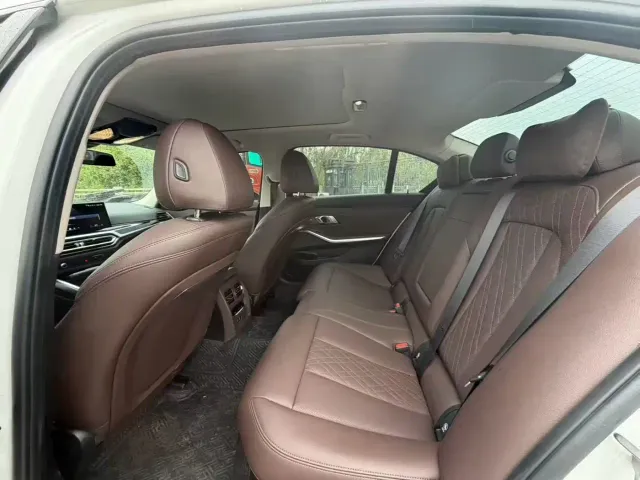 BMW 3 Series — Фото автомобиля 9