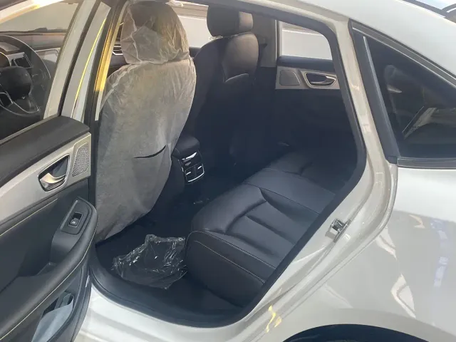 Roewe i6 MAX EV — Фото автомобиля 8
