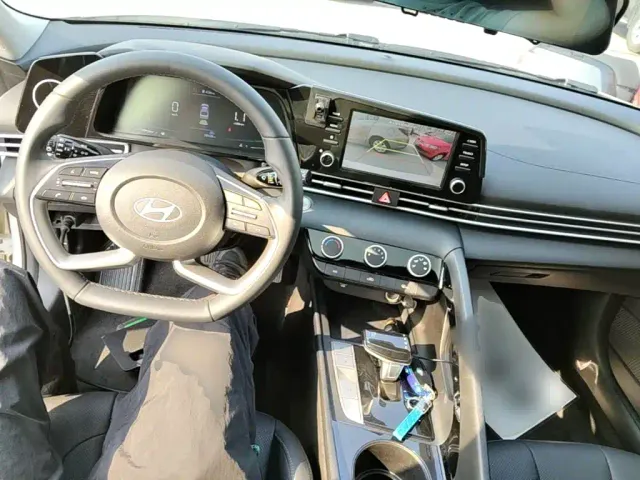Hyundai Elantra — Фото автомобиля 9