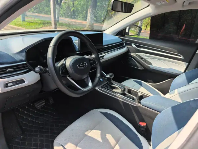 Geely Emgrand — Фото автомобиля 5