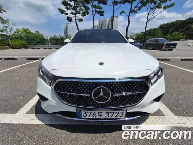 Mercedes-Benz E-Class — Фото автомобиля 3