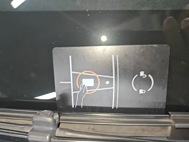 Tesla Model Y — Фото автомобиля 8