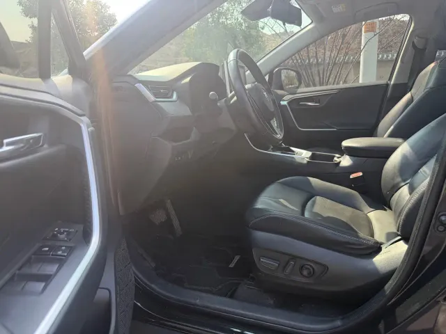 Toyota RAV4 — Фото автомобиля 5