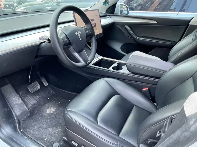 Tesla Model Y — Фото автомобиля 4