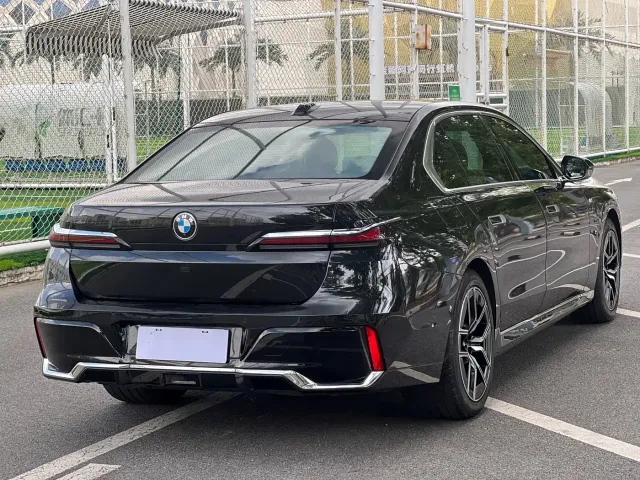 BMW 7 Series — Фото автомобиля 6