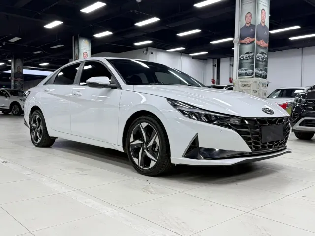 Hyundai Elantra — Фото автомобиля 4