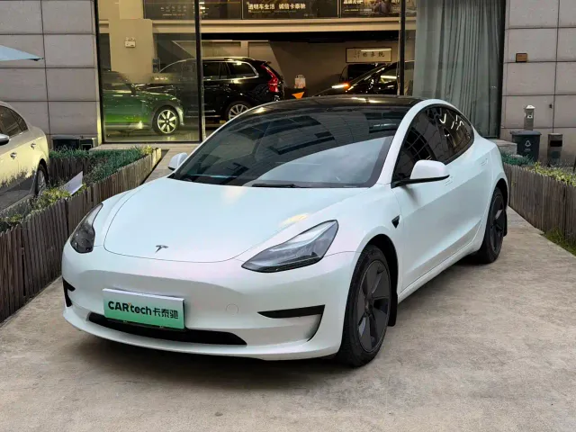 Фотография автомобиля — Tesla Model 3