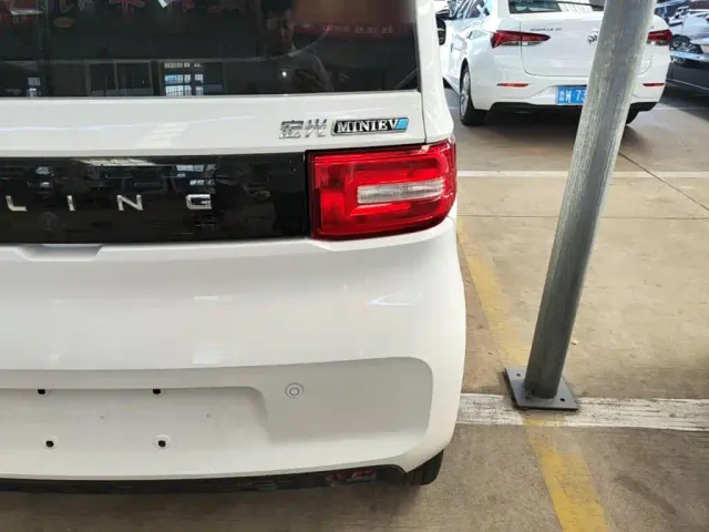 Wuling Hongguang Mini EV — Фото автомобиля 7