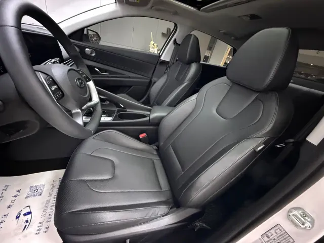 Hyundai Elantra — Фото автомобиля 10