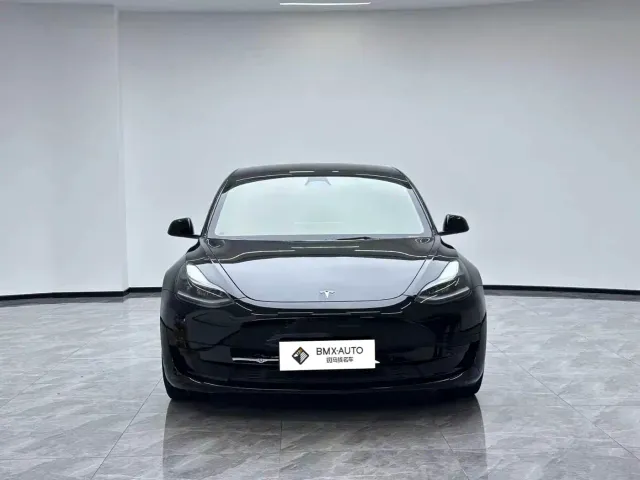 Tesla Model 3 — Фото автомобиля 5