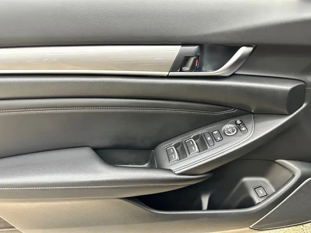 Honda Accord — Фото автомобиля 12