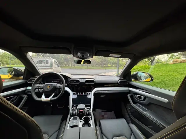 Lamborghini Urus — Фото автомобиля 3