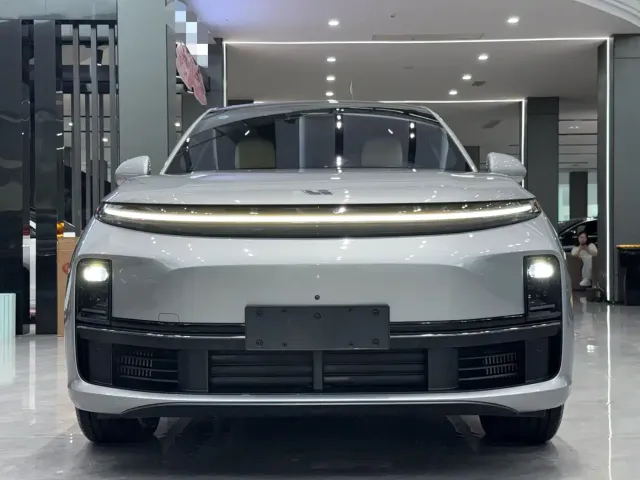 Li Auto Li Auto L7 2023 Max — Фото автомобиля 2