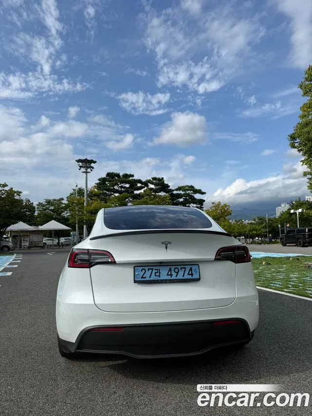 Tesla Model Y — Фото автомобиля 4