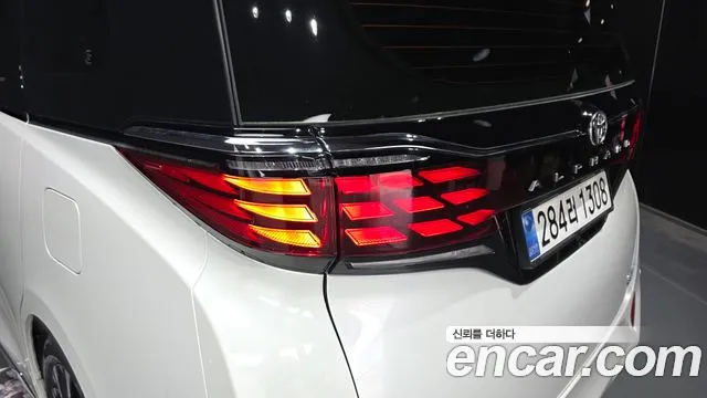 Toyota Alphard — Фото автомобиля 15