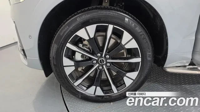Вольво XC60 — Фото автомобиля 4