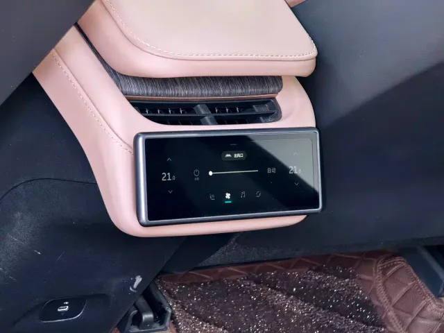 Nio ES6 — Фото автомобиля 14