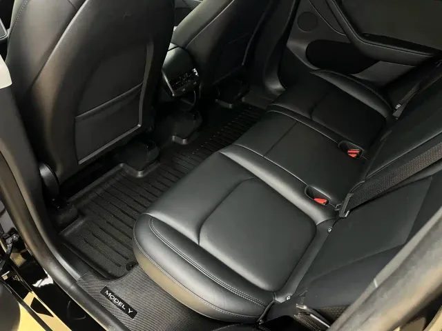 Tesla Model Y — Фото автомобиля 9
