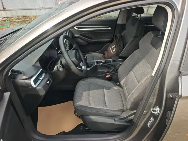 Geely Emgrand — Фото автомобиля 14