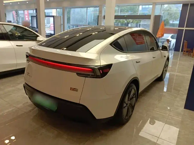 Tesla Model Y — Фото автомобиля 6