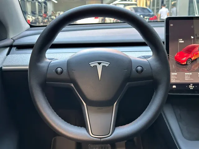 Tesla Model Y — Фото автомобиля 6