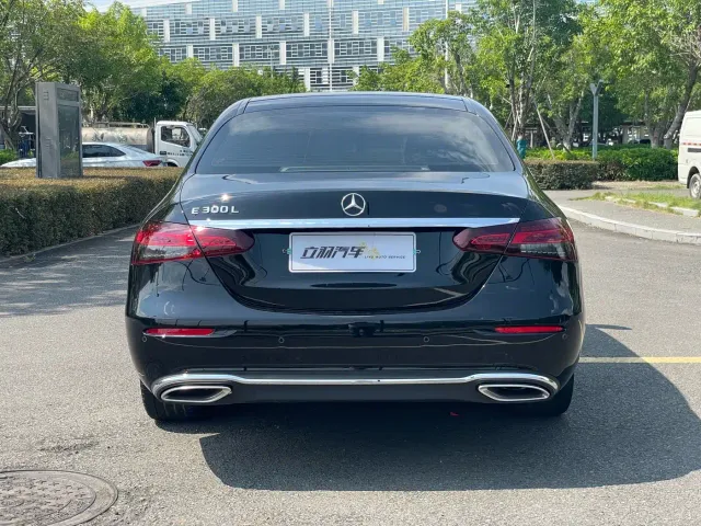 Mercedes-Benz E-Class — Фото автомобиля 21