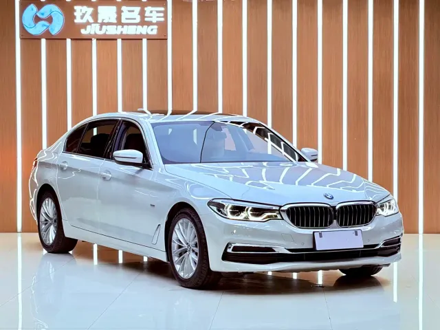 BMW 5 Series — Фото автомобиля 3