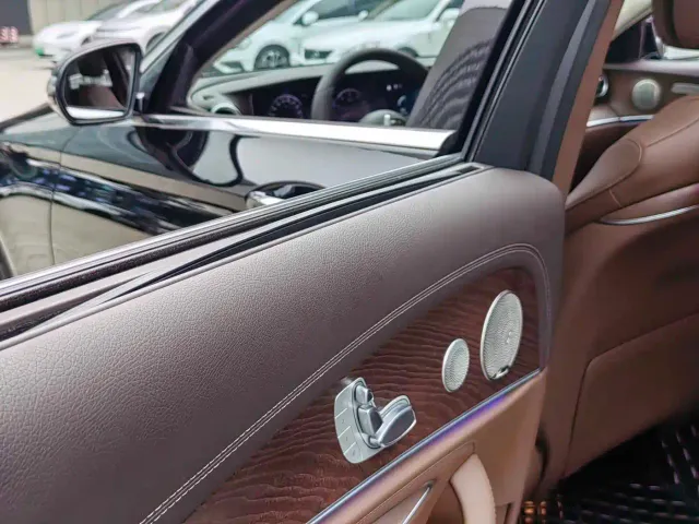 Mercedes-Benz E-Class — Фото автомобиля 13