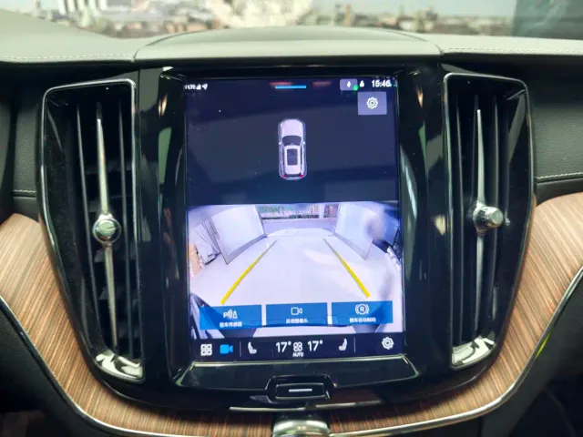 Volvo XC60 — Фото автомобиля 15