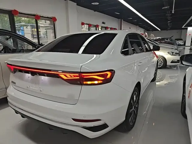 Geely Emgrand — Фото автомобиля 6