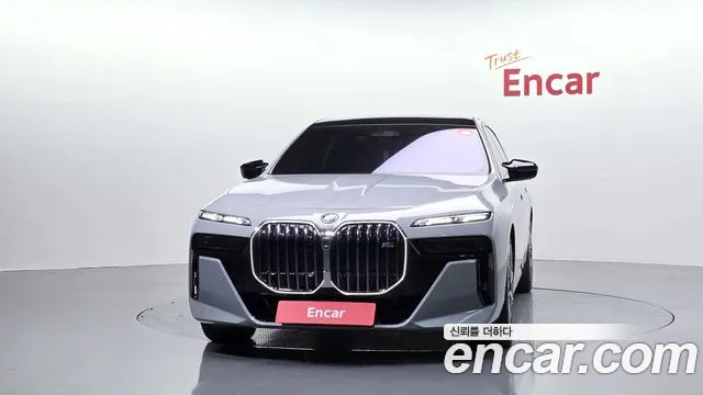 BMW i7 G70 — Фото автомобиля 3