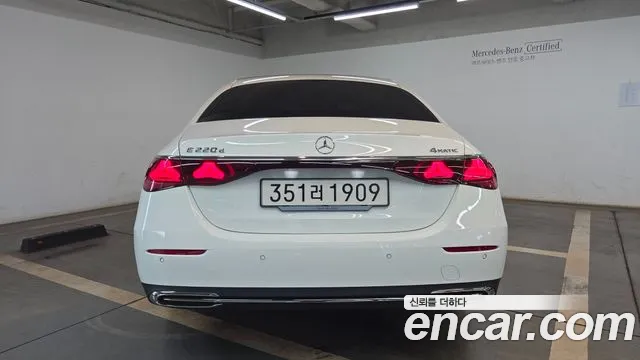 Mercedes-Benz E-Class — Фото автомобиля 4