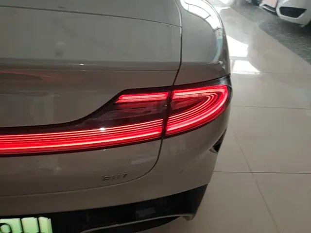 Xiaomi SU7 — Фото автомобиля 7
