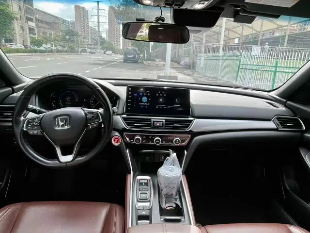 Honda Inspire Hybrid — Фото автомобиля 5