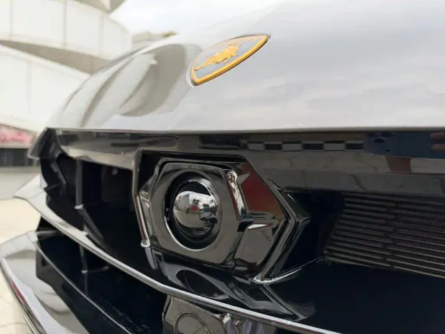 Lamborghini Urus — Фото автомобиля 19