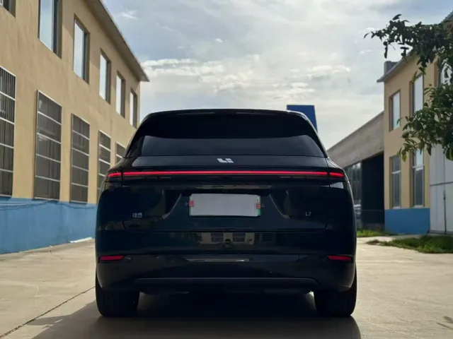Li Auto L7 — Фото автомобиля 9
