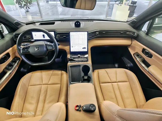 Nio ES8 — Фото автомобиля 11