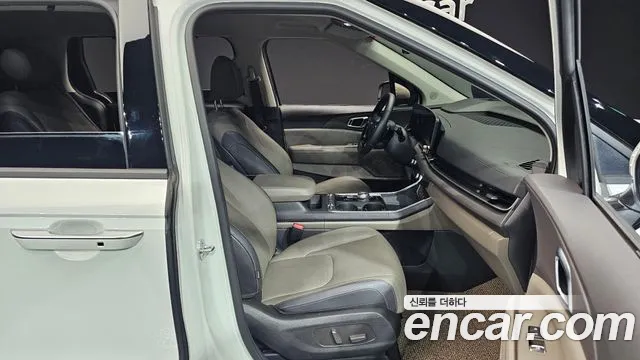 Kia Carnival Generation 4 — Фото автомобиля 12