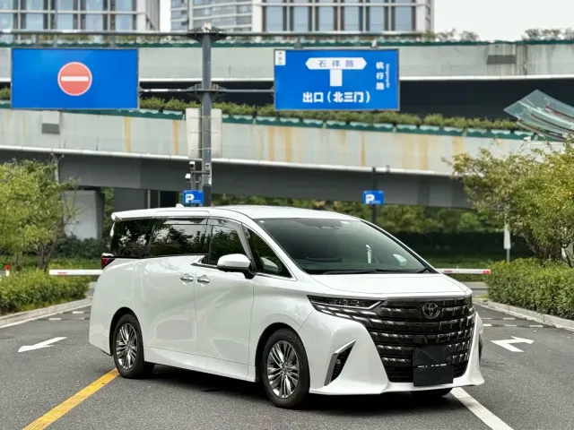 Toyota Alphard — Фото автомобиля 2