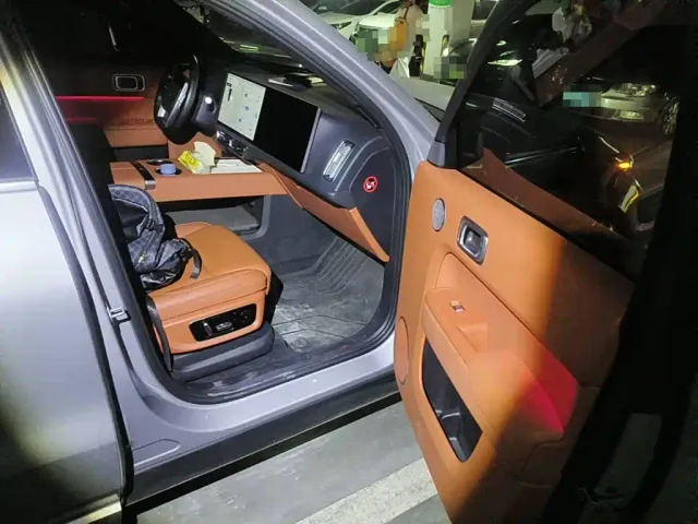 Li Auto L8 — Фото автомобиля 12