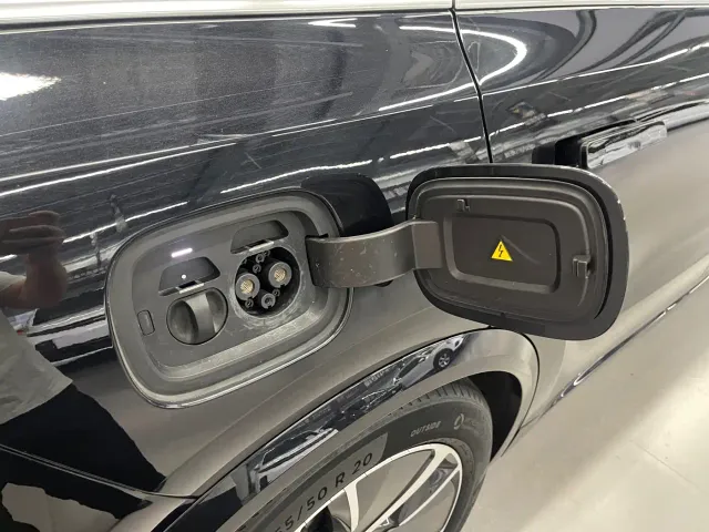 Li Auto L8 — Фото автомобиля 11