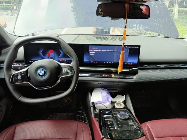 BMW i5 — Фото автомобиля 12