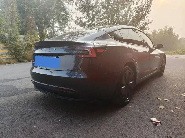 Tesla Model 3 — Фото автомобиля 4