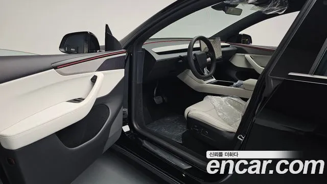 Tesla Model Y — Фото автомобиля 9