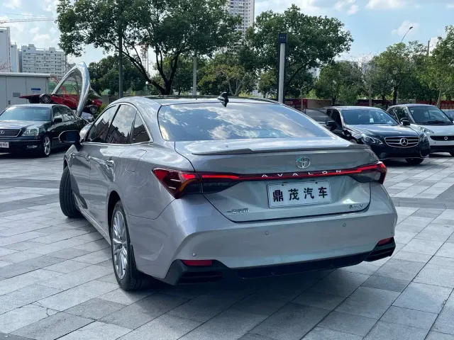 Toyota Avalon — Фото автомобиля 6