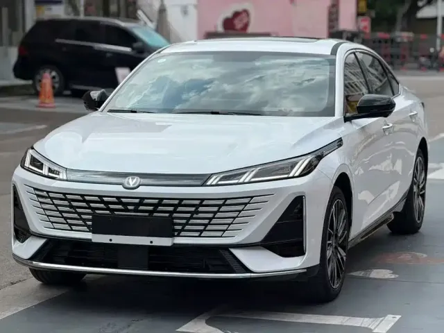 Фотография автомобиля — Changan Eado