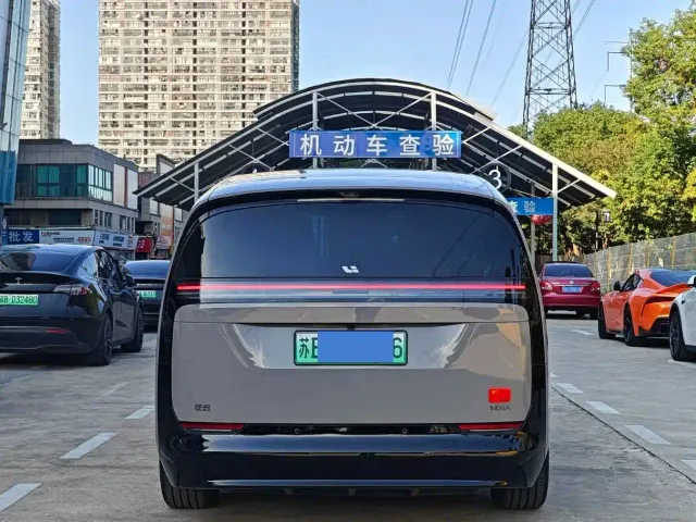 Li Auto MEGA — Фото автомобиля 5
