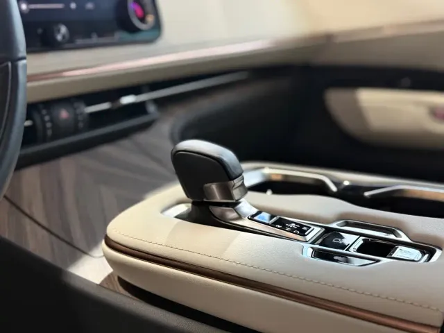 Lexus LM — Фото автомобиля 7